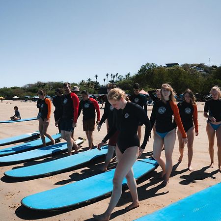 Iguana Surf Camp Hotel Tamarindo Exterior photo