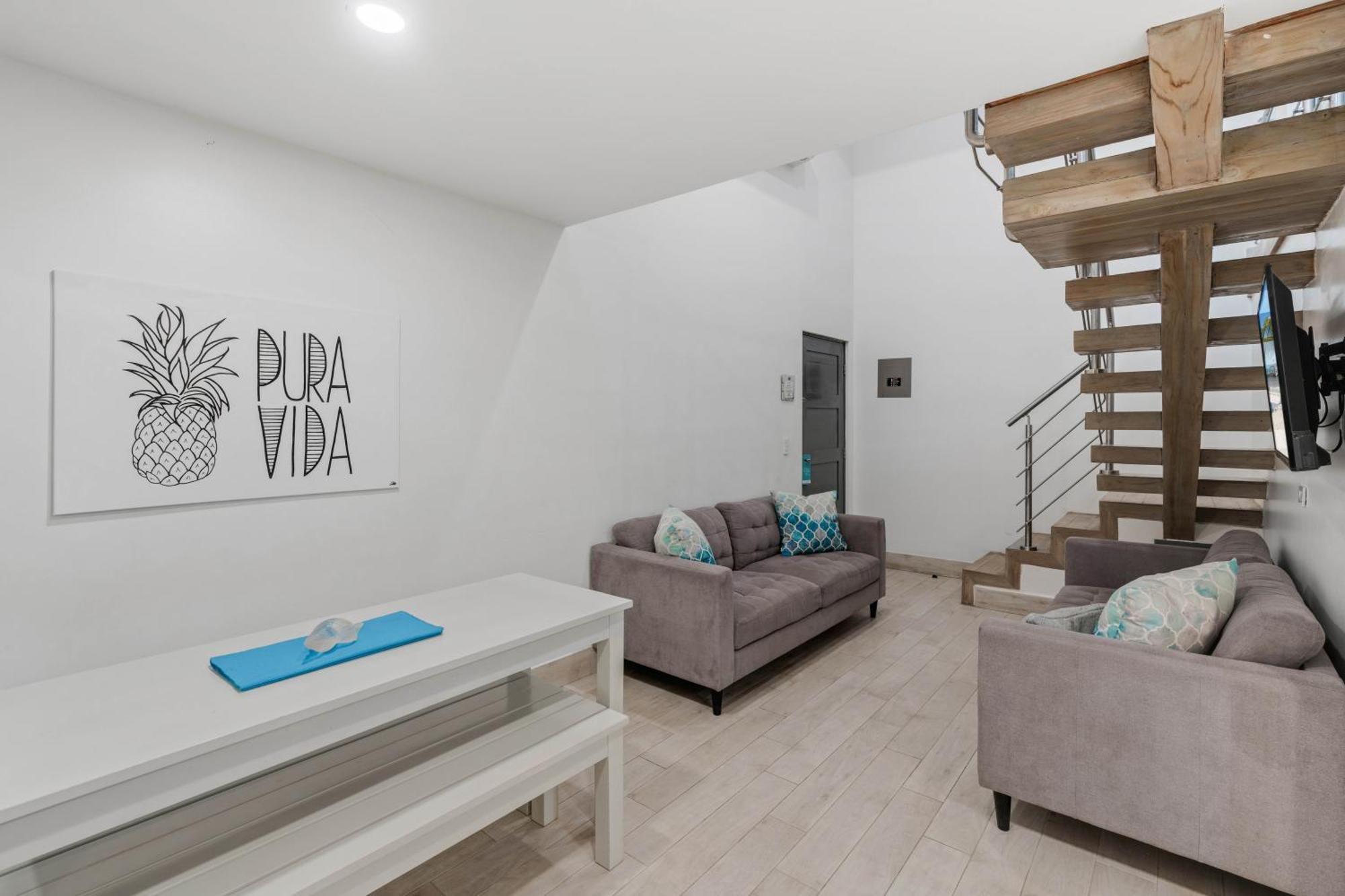 Iguana Surf Camp Hotel Tamarindo Exterior photo