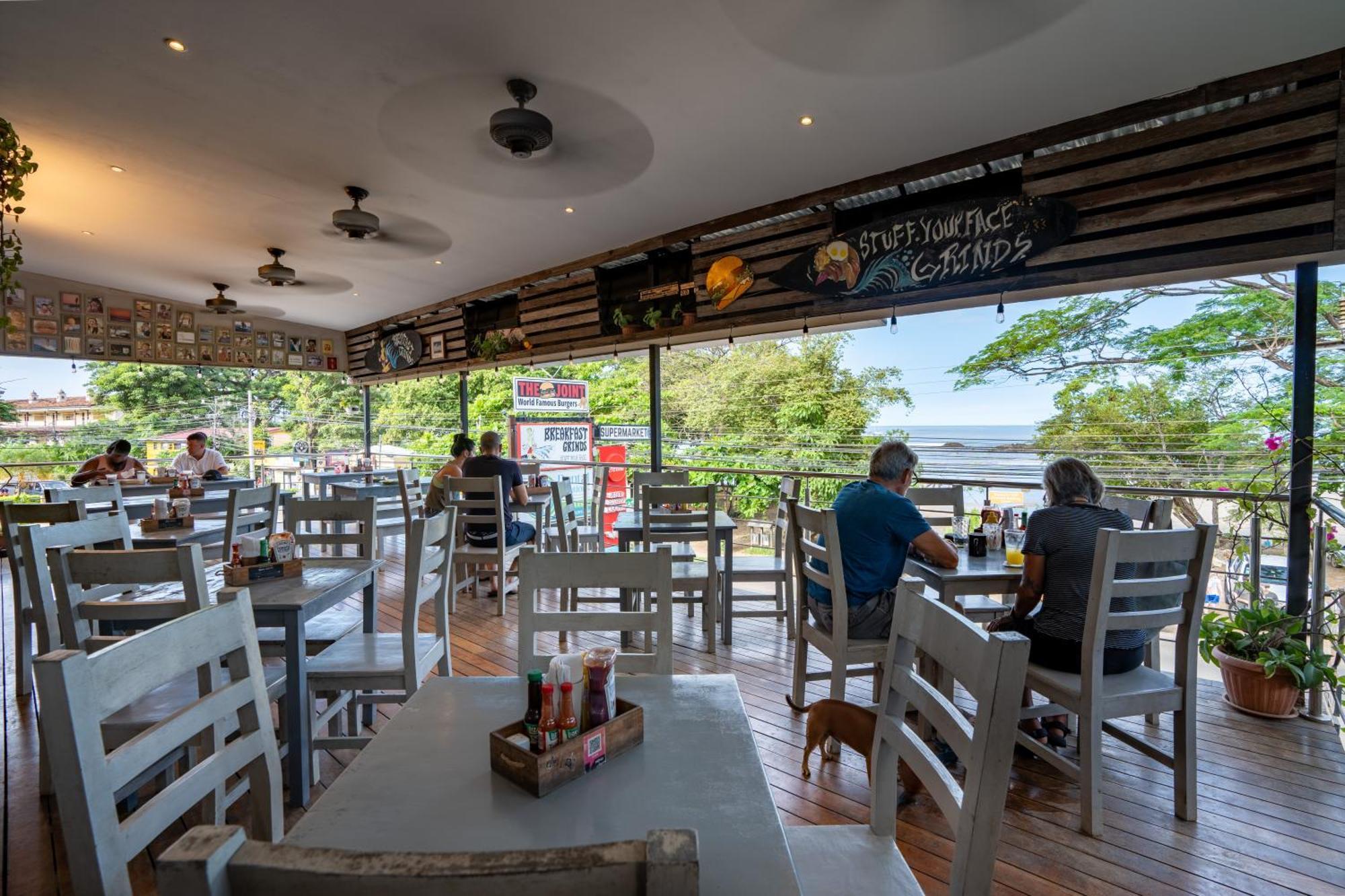 Iguana Surf Camp Hotel Tamarindo Exterior photo
