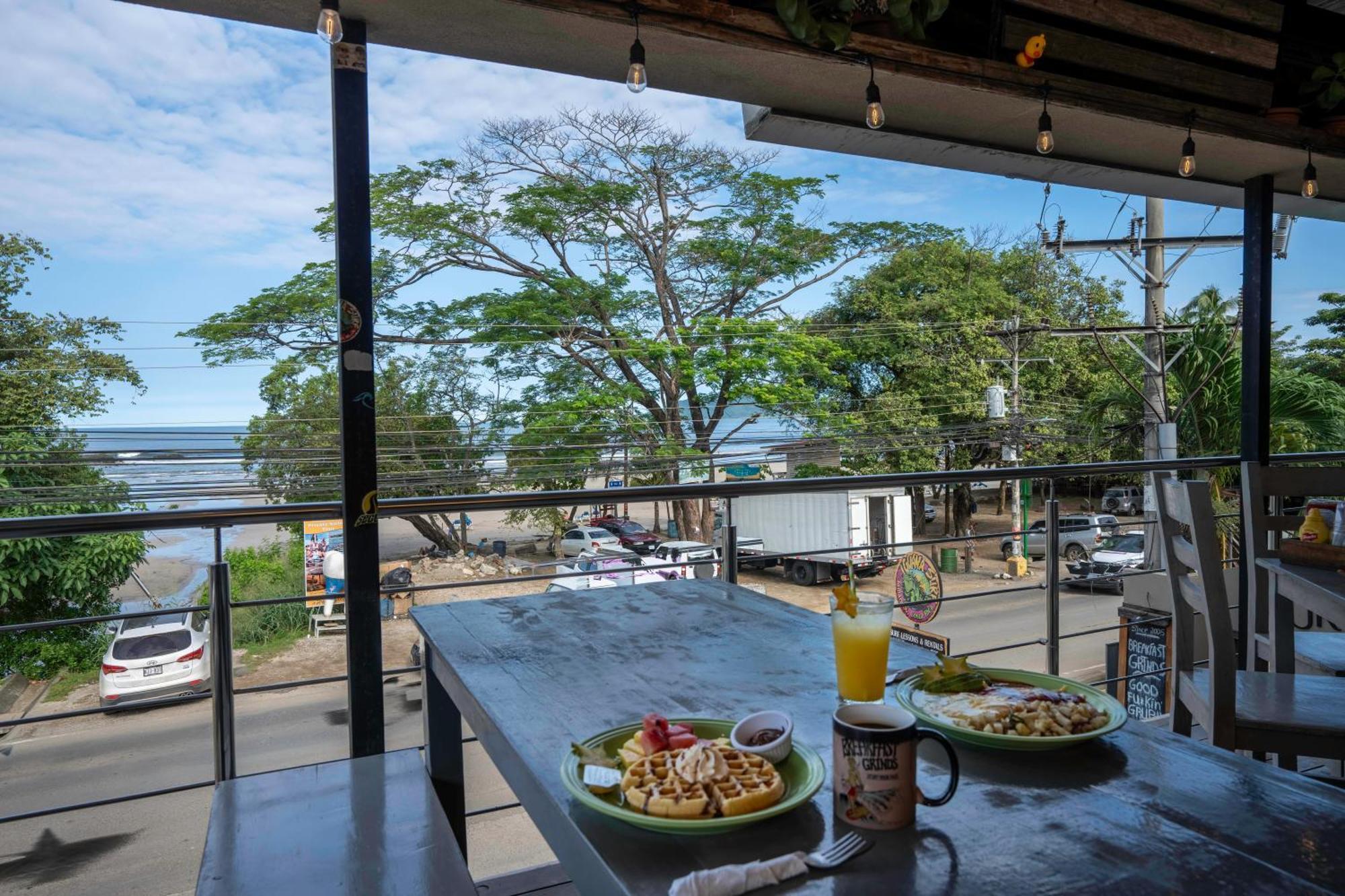 Iguana Surf Camp Hotel Tamarindo Exterior photo